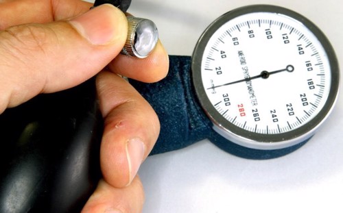 8 cách trị tăng huyết áp tại nhà. Cách thứ 8 hàng triệu người đang làm theo!